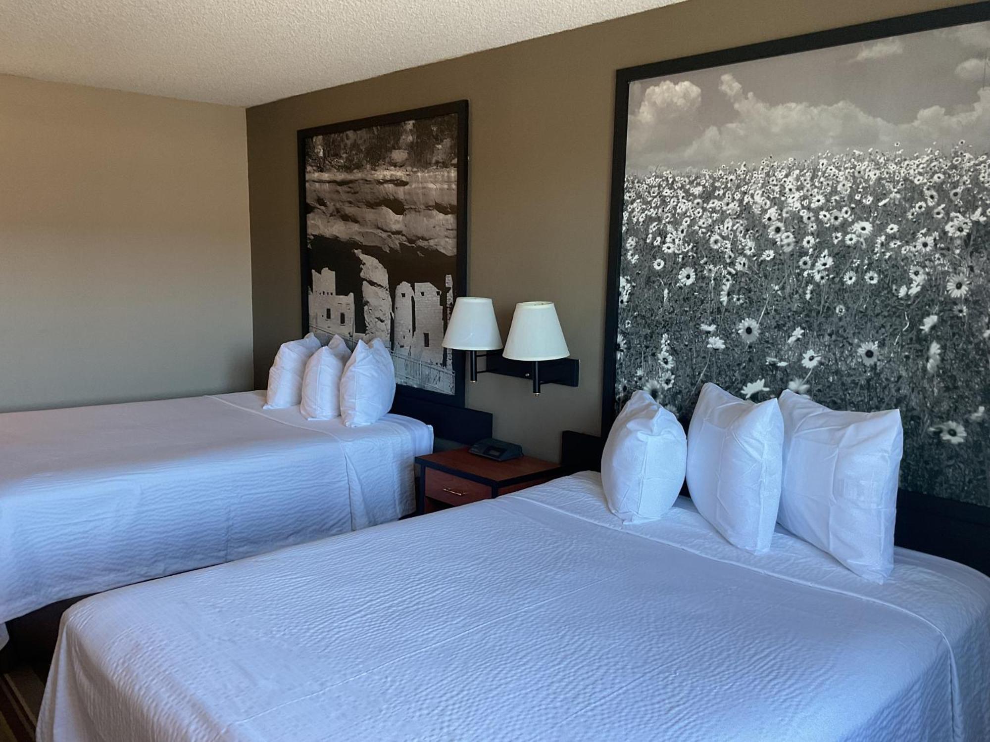 Motel Super 8 By Wyndham Airport 3*