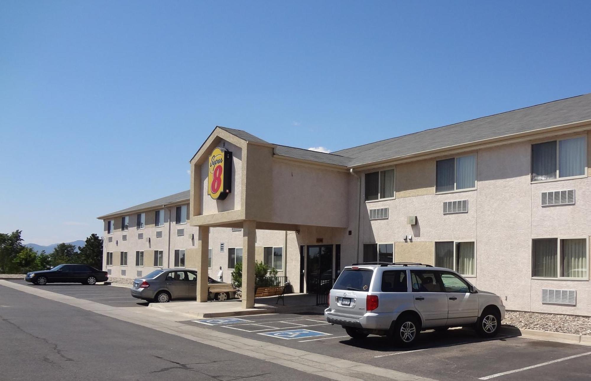 Super 8 By Wyndham Airport Motel 3*