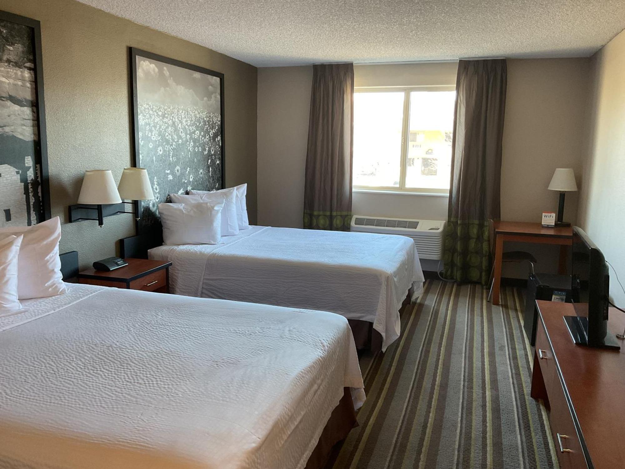 Motel Super 8 By Wyndham Airport